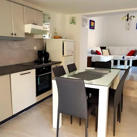 Beach House Tribunj Prázdninový dům *